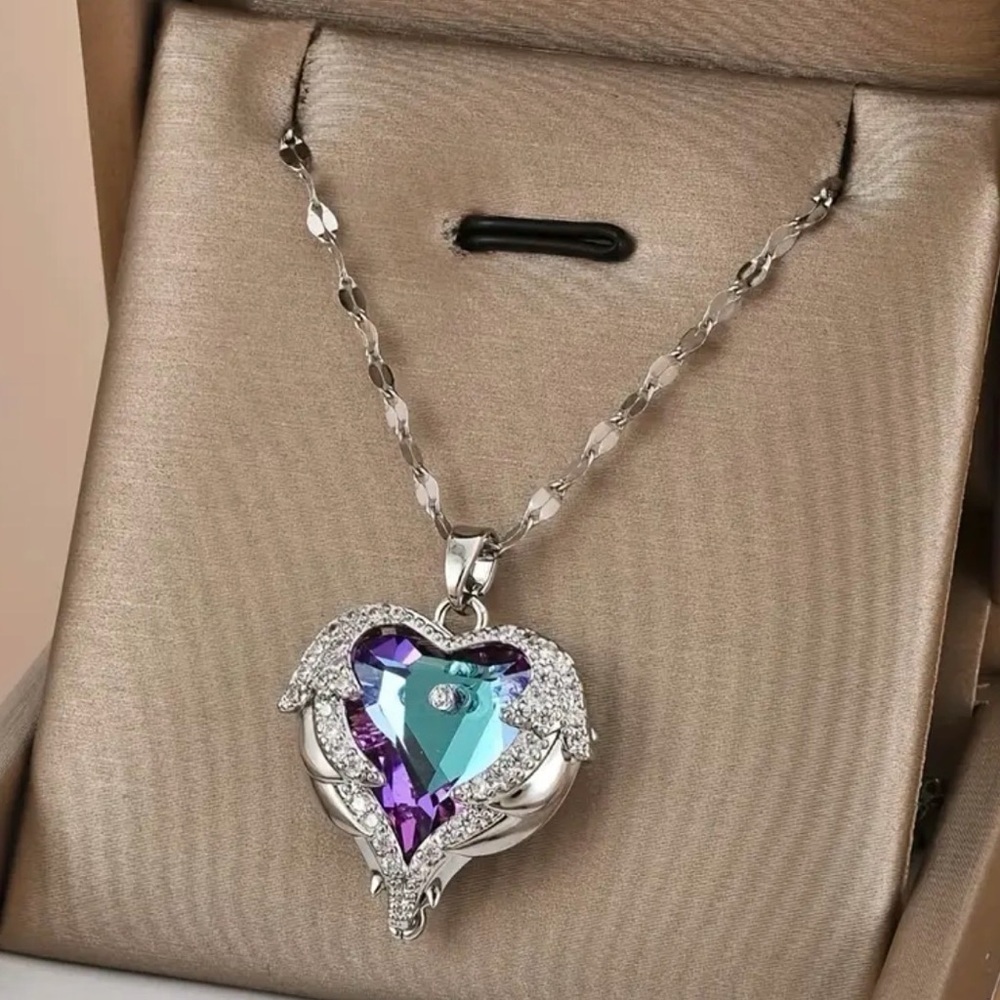 Elegant Silver and Purple Heart Pendant Necklace. - Picture 1 of 4